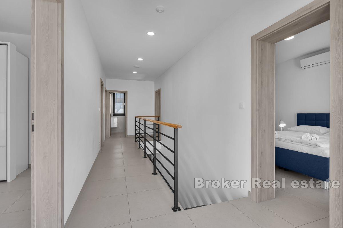 Luxusvilla mit Panoramablick auf das Meer