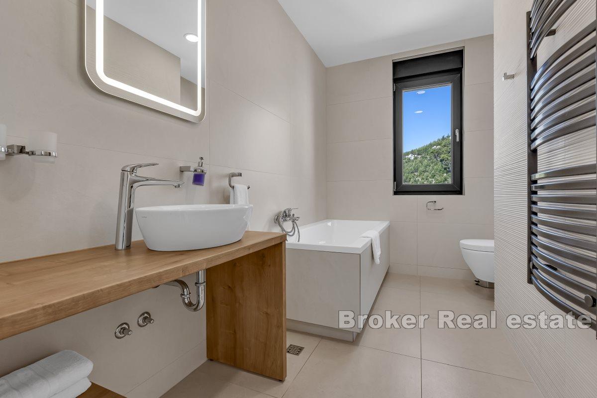 Luxusvilla mit Panoramablick auf das Meer