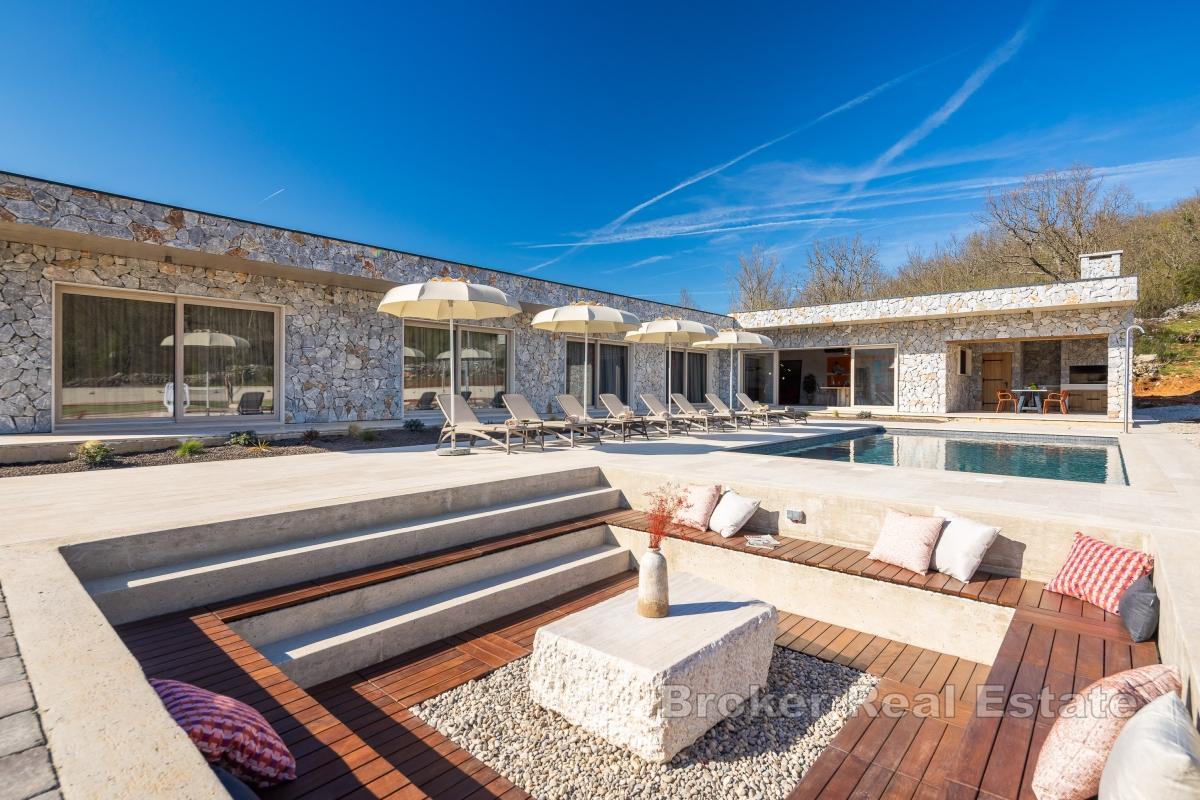 Lyxvilla med pool och tennisbana nära Split