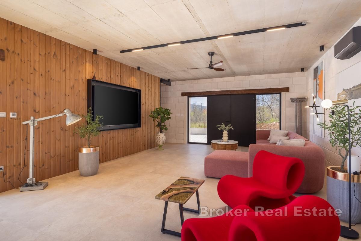 Luksuzna vila s bazenom i teniskim terenom u blizini Splita