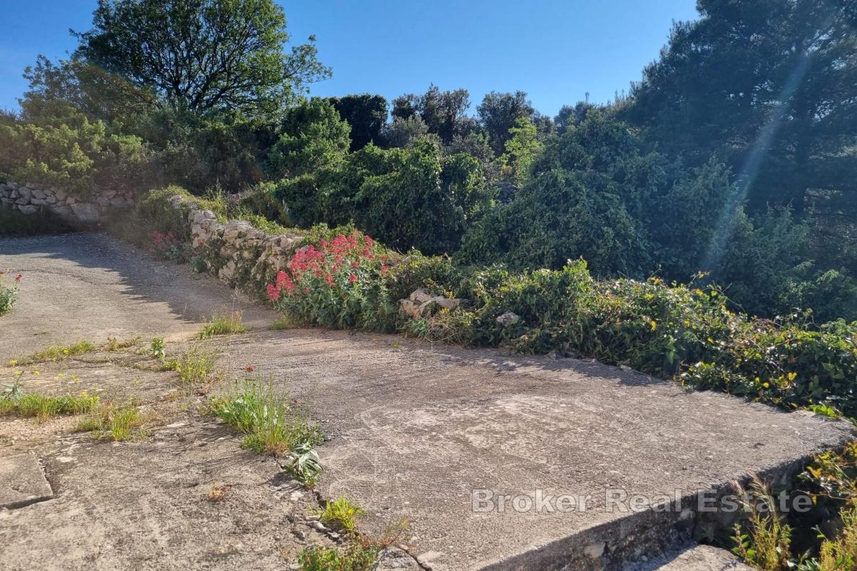 Привлекательный участок земли под застройку в первом ряду от моря