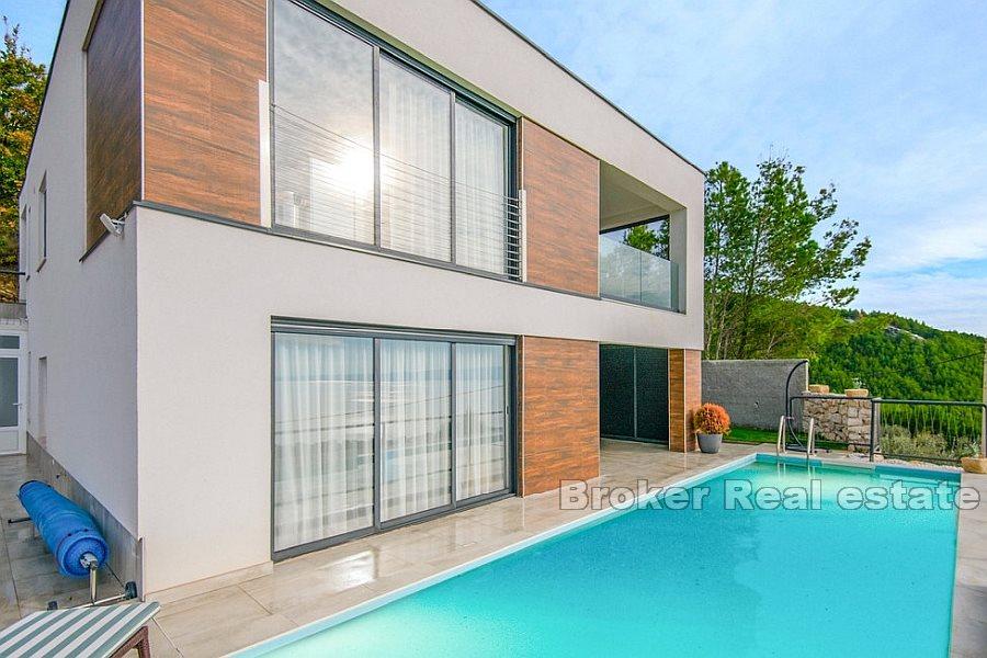 Attraktive Villa zu vermieten mit Panoramablick auf das Meer