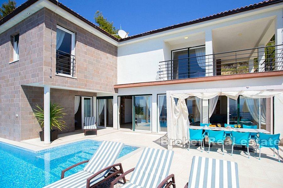 Attractive villa for rent with a panoramic view of the sea
