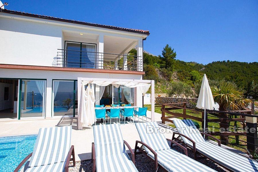 Attraktive Villa zu vermieten mit Panoramablick auf das Meer