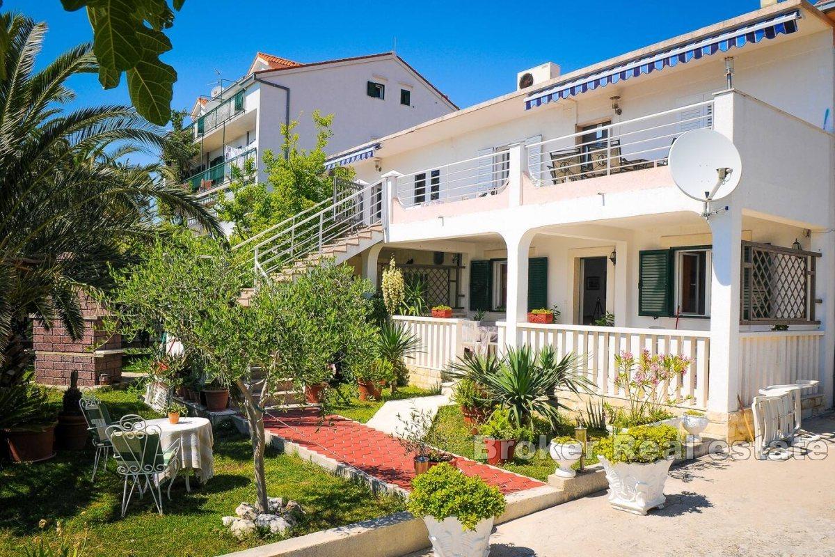 Apartment for rent in the first row to the sea