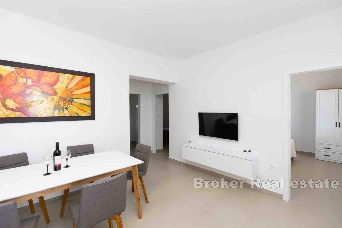 Apartment for rent in the first row to the sea