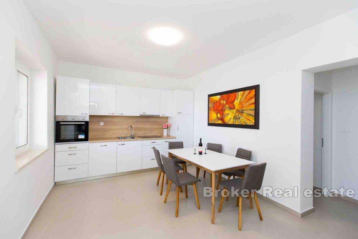 Apartment for rent in the first row to the sea