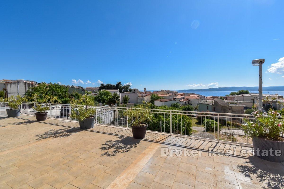 Immeuble commercial avec une belle vue et proche de la mer