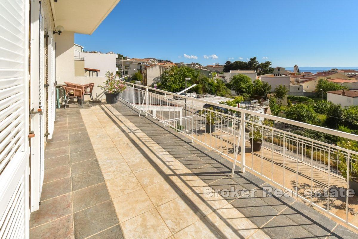 Immeuble commercial avec une belle vue et proche de la mer