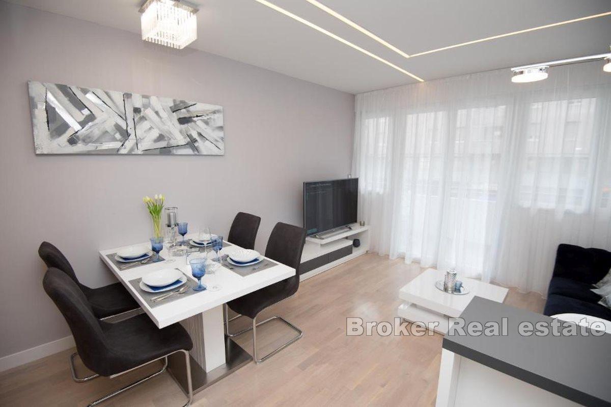 Luxusní apartmán se dvěma ložnicemi ve skvělé lokalitě