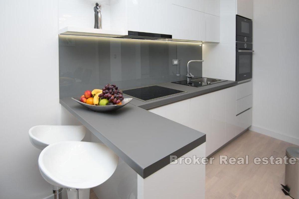Luxusní apartmán se dvěma ložnicemi ve skvělé lokalitě