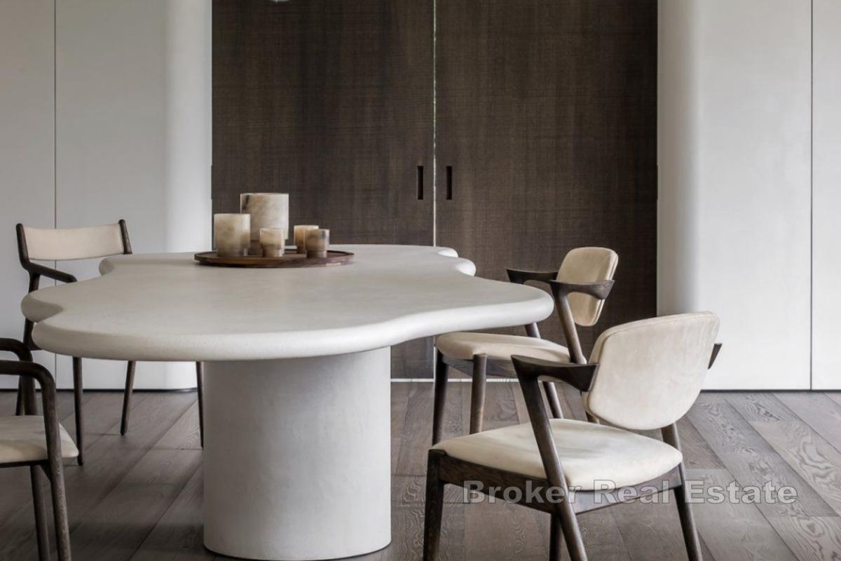 Lyxvilla med kristallbadkar från Madagaskar och havsutsikt