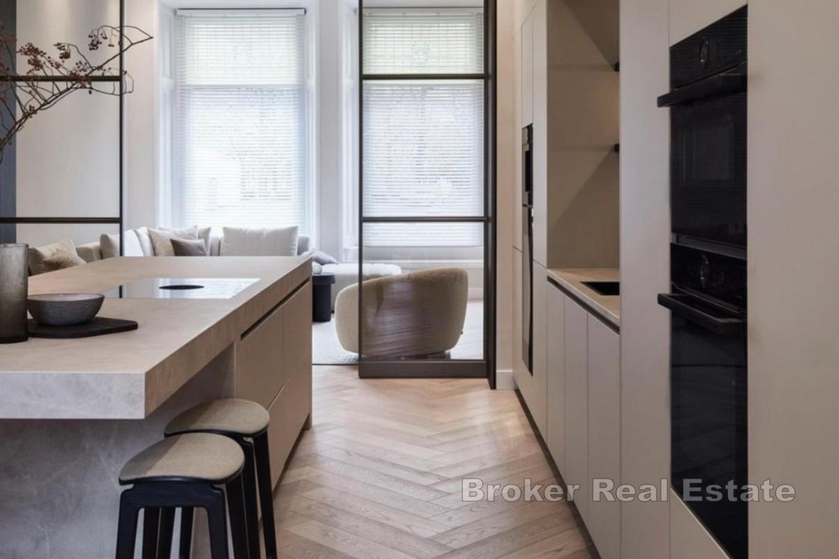 Lyxvilla med kristallbadkar från Madagaskar och havsutsikt