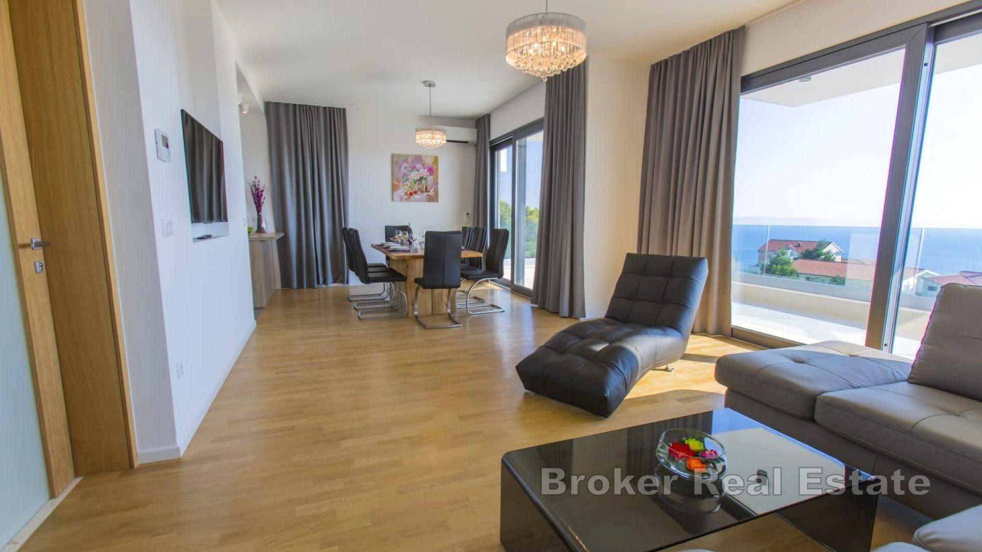 Lyxig villa med panoramautsikt över havet