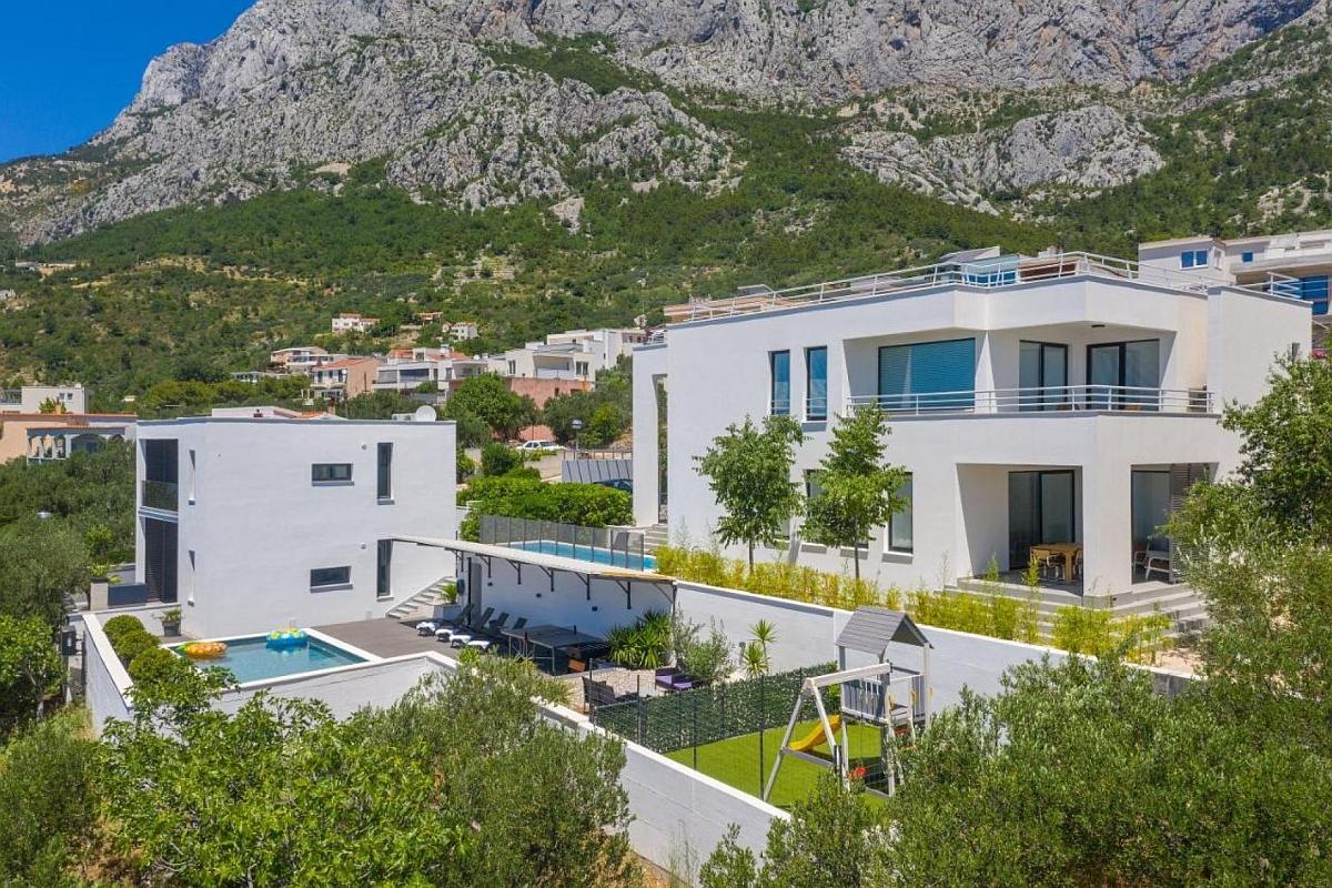 001-2048-35-Makarska-Modern-villa-with-panoramic-sea-view-for-sale