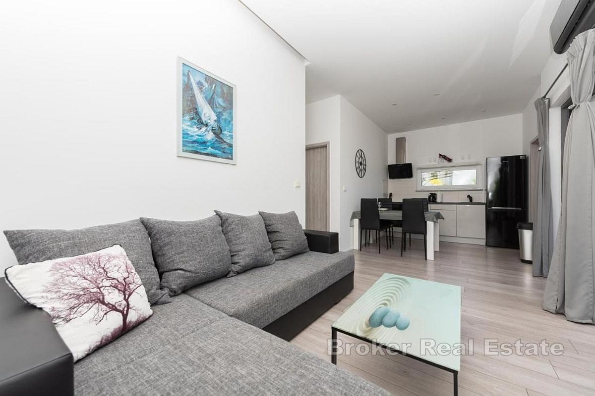 Moderne villa med panoramautsikt over havet