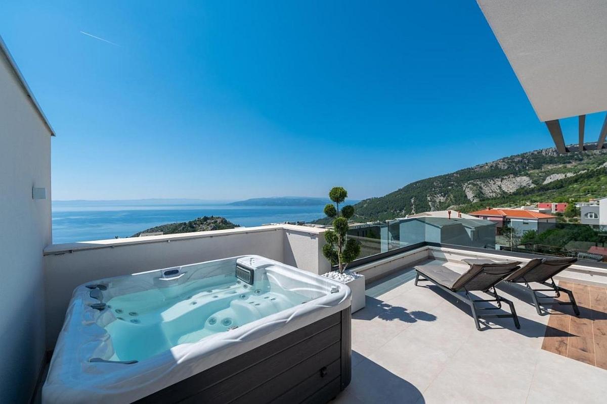 Krásná vila s výhledem na pobřeží Středozemního moře