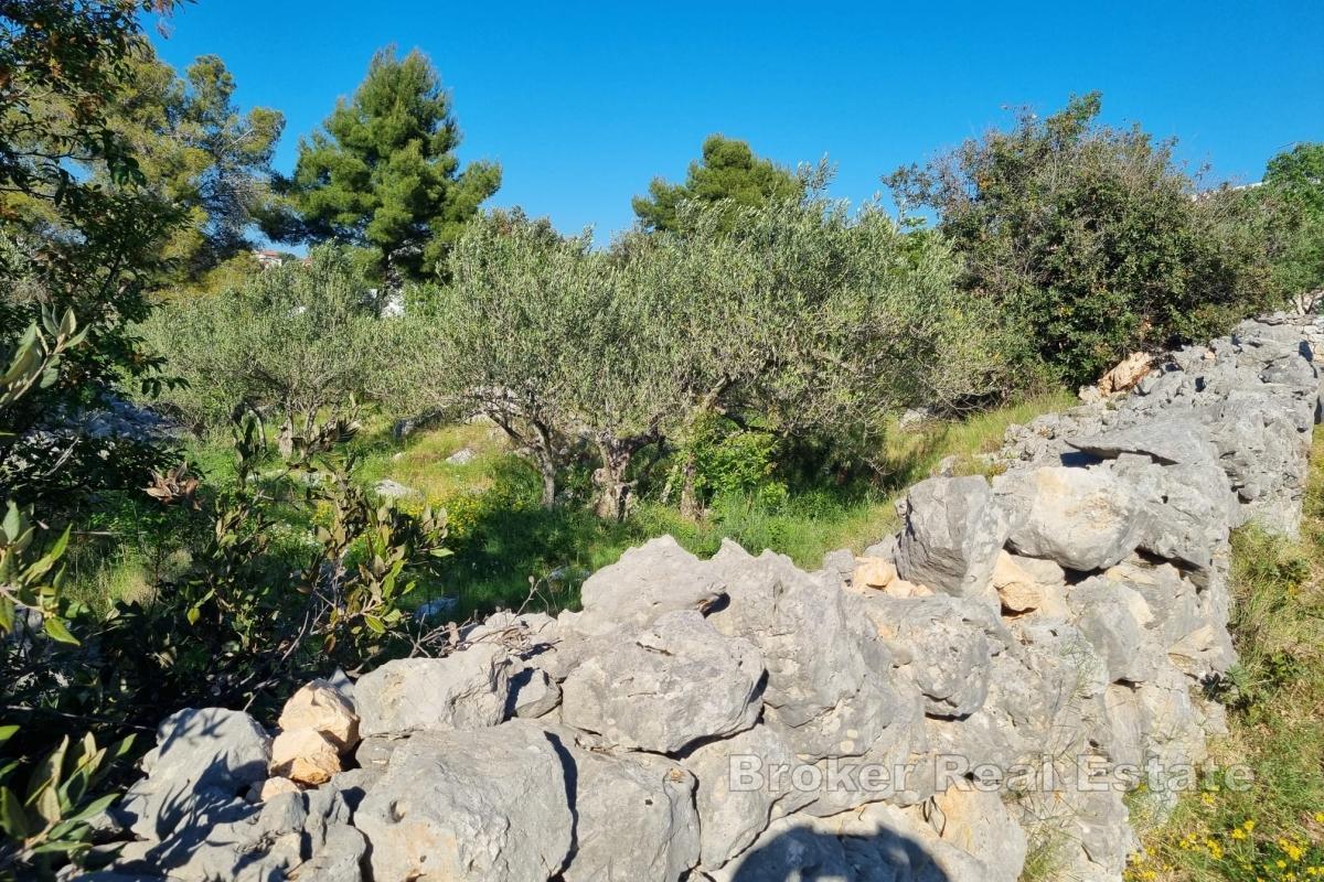 Atraktivno građevinsko zemljište sa blizinom mora