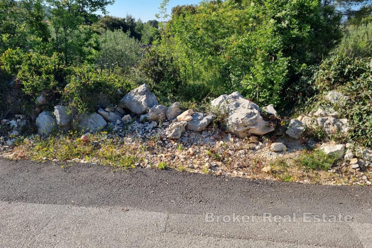 Atraktivno građevinsko zemljište sa blizinom mora