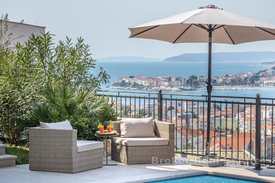Attractive apartment with pool and sea view