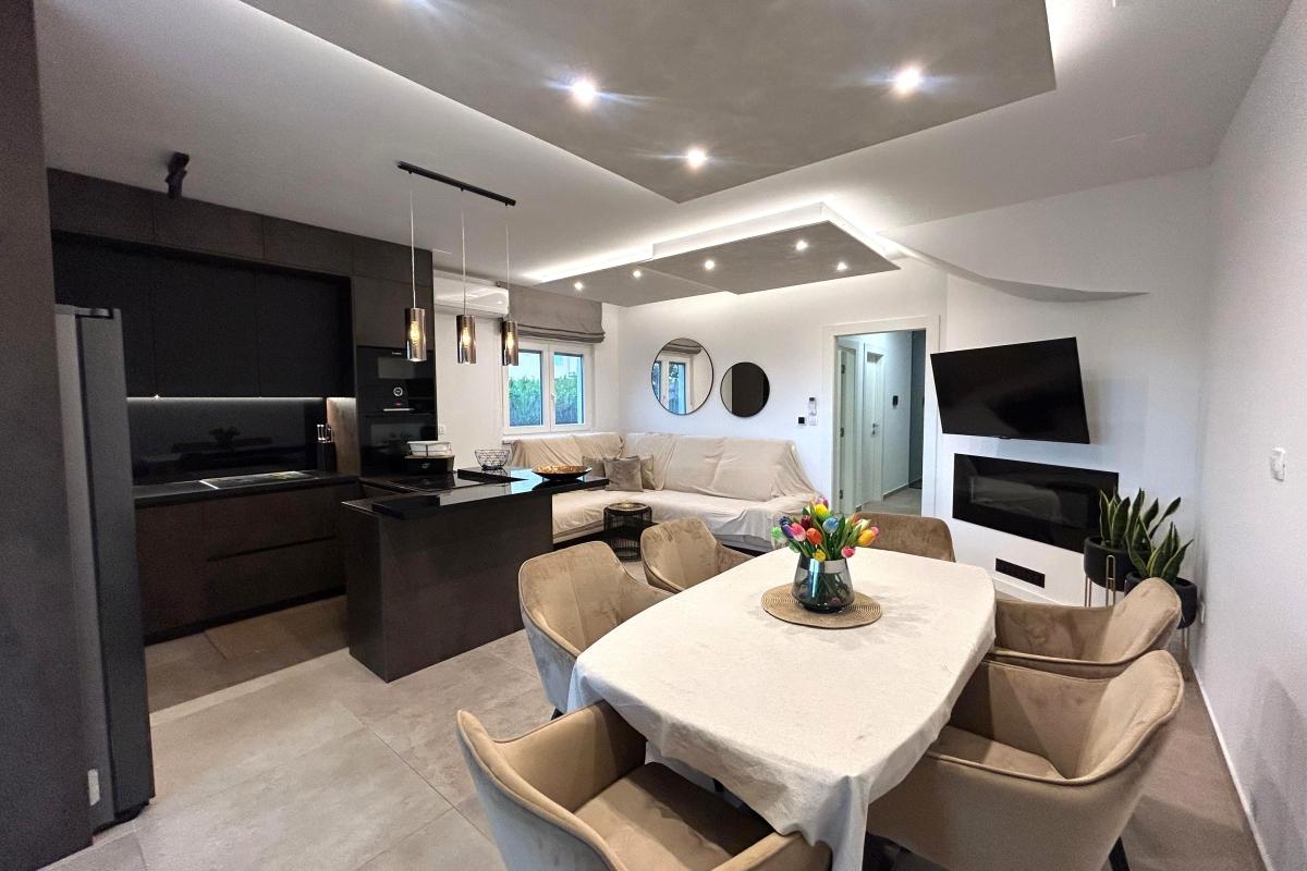 001-2048-49-Split-area-Modern-apartment-near-the-sea-for-rent