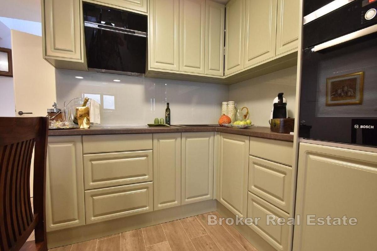 Moderan dvoetažni apartman za najam na mobilnoj lokaciji