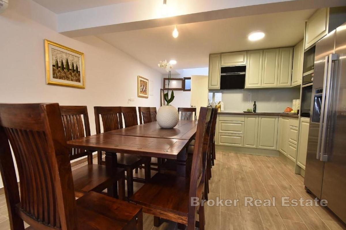 Moderan dvoetažni apartman za najam na mobilnoj lokaciji