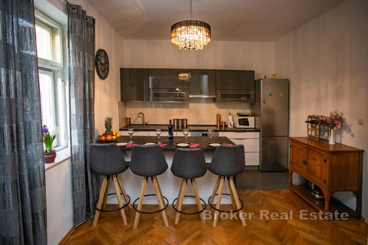 Dwupokojowy apartament z garażem i ogrodem blisko centrum