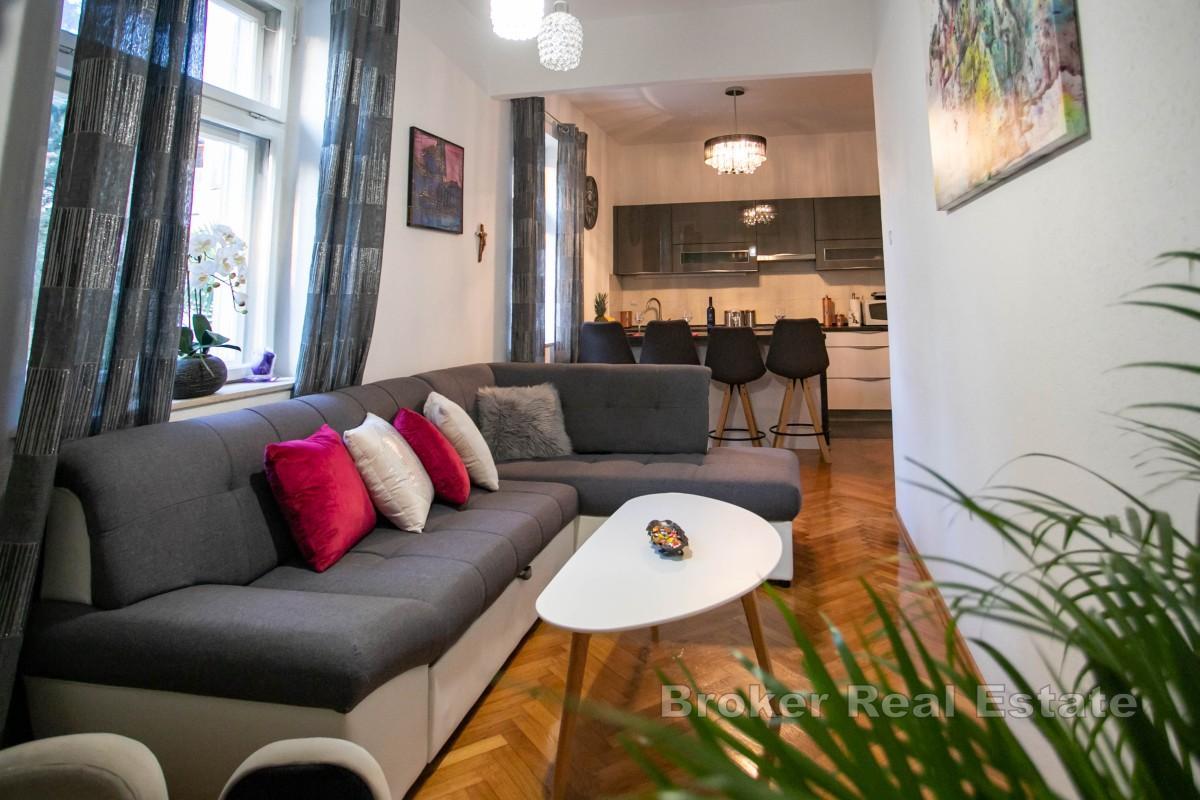 Dwupokojowy apartament z garażem i ogrodem blisko centrum