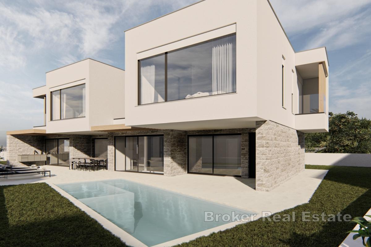 Atraktivní vila k pronájmu s panoramatickým výhledem na pobřeží