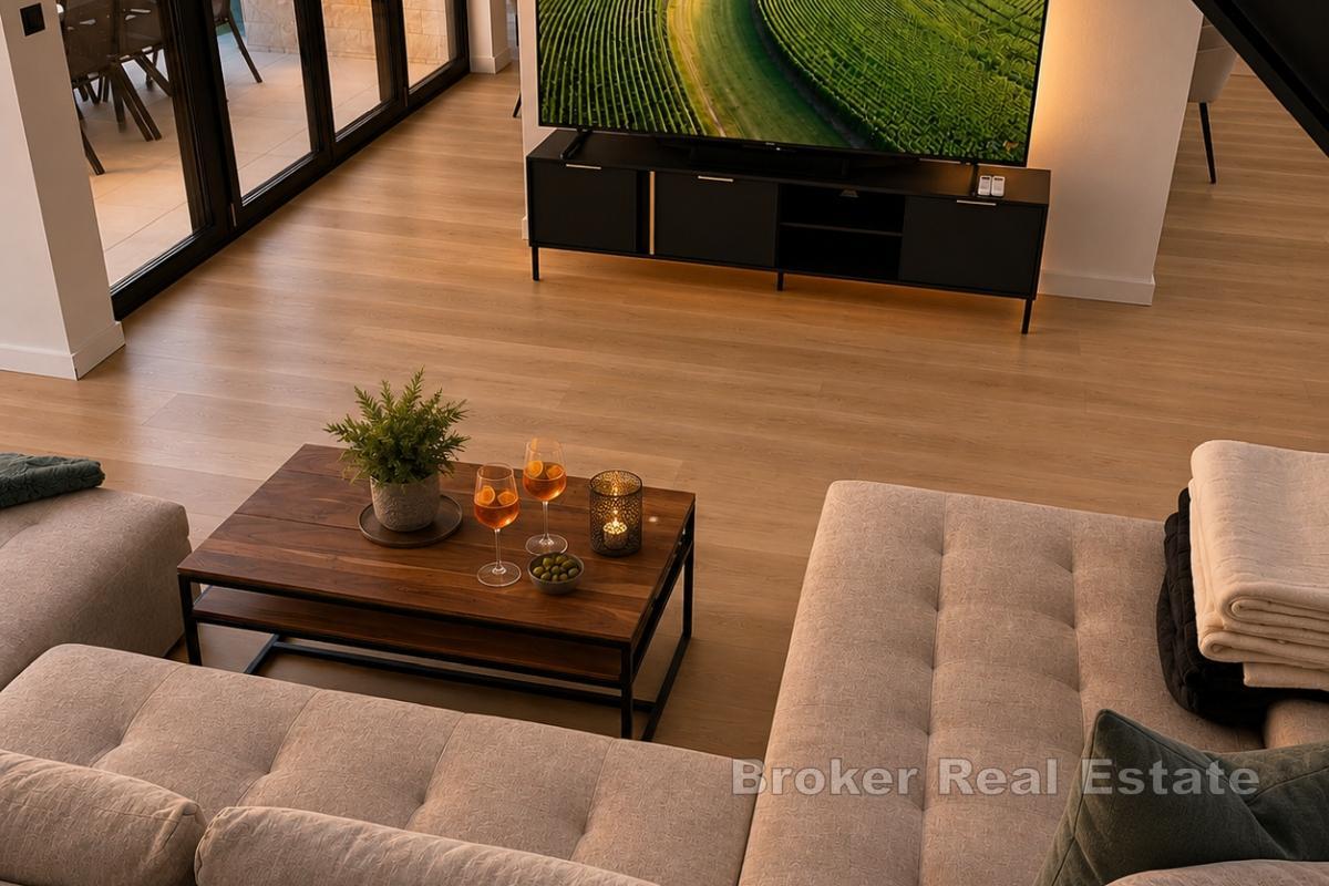 Attraktiv villa att hyra med panoramautsikt över kusten