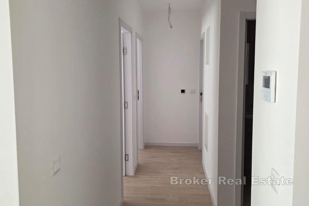 Trosoban apartman u novogradnji sa blizinom mora