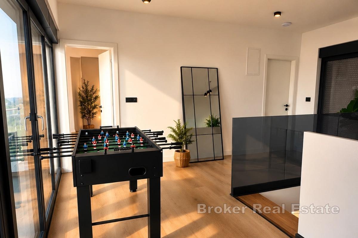 Moderne luksusvilla med basseng, badstue og treningsstudio