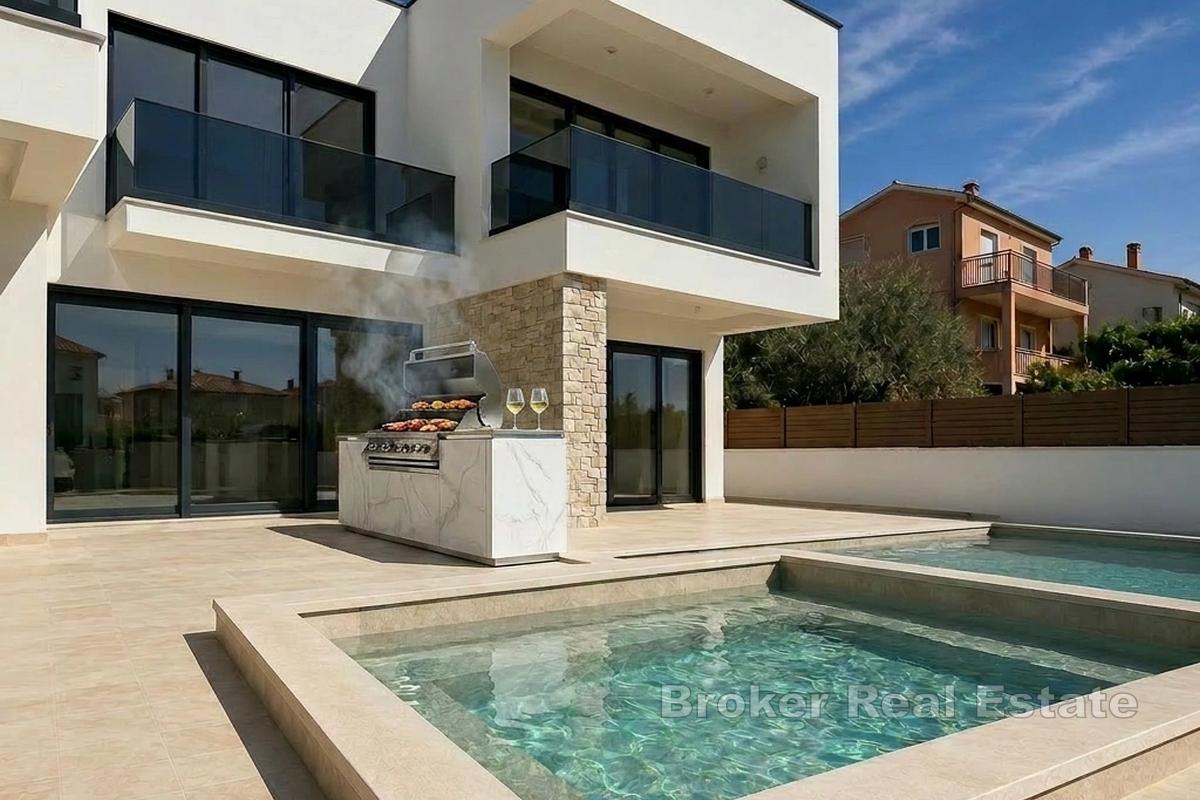 Villa de luxe moderne avec piscine chauffée