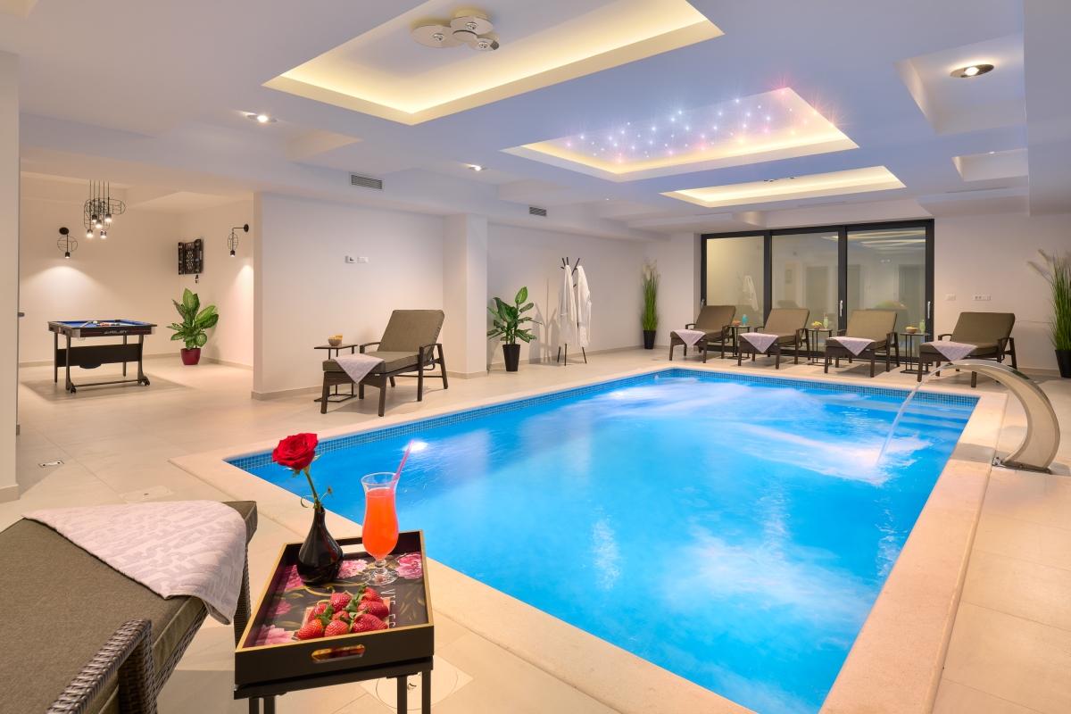 001-2048-67-Podstrana-Exclusive-villa-with-indoor-pool-for-sale
