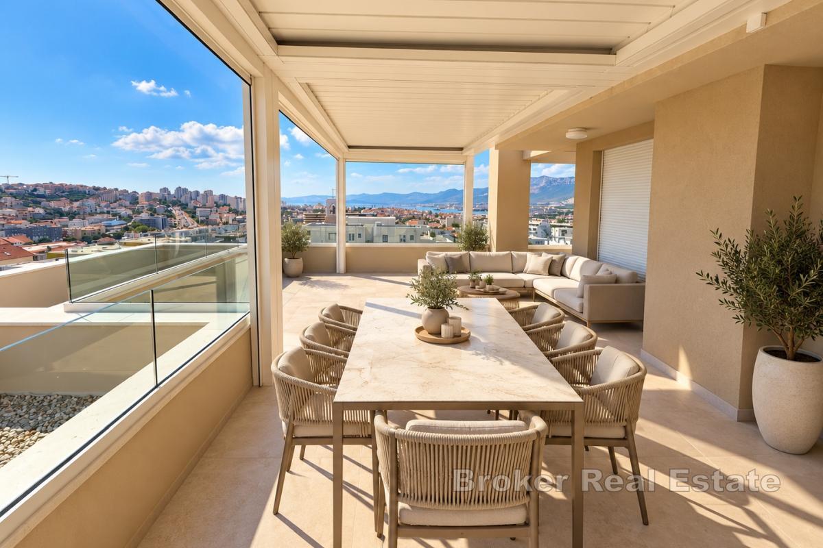 Attico di lusso con terrazza di 150 m², jacuzzi e 2 posti auto in garage