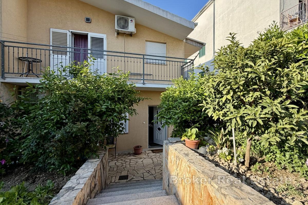 Maison familiale avec parking et jardin