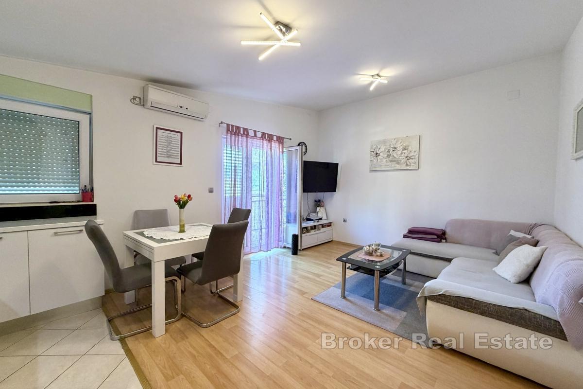 Obiteljska kuća s parkingom i vrtom