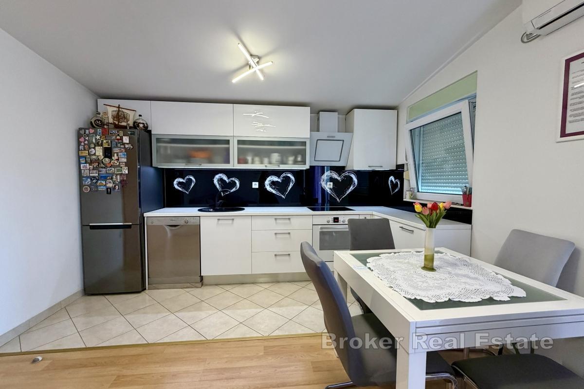 Maison familiale avec parking et jardin