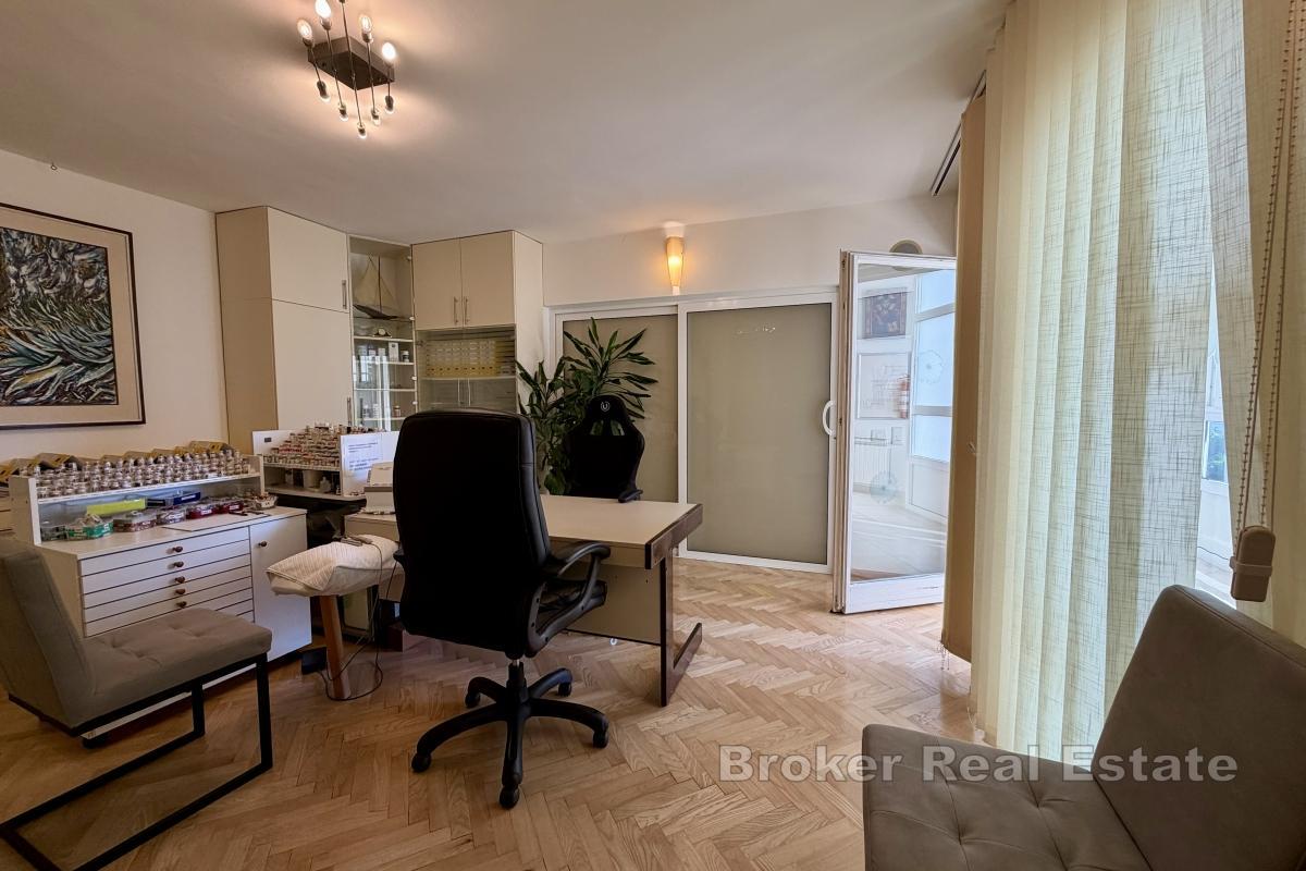 Großzügige Gewerbewohnung