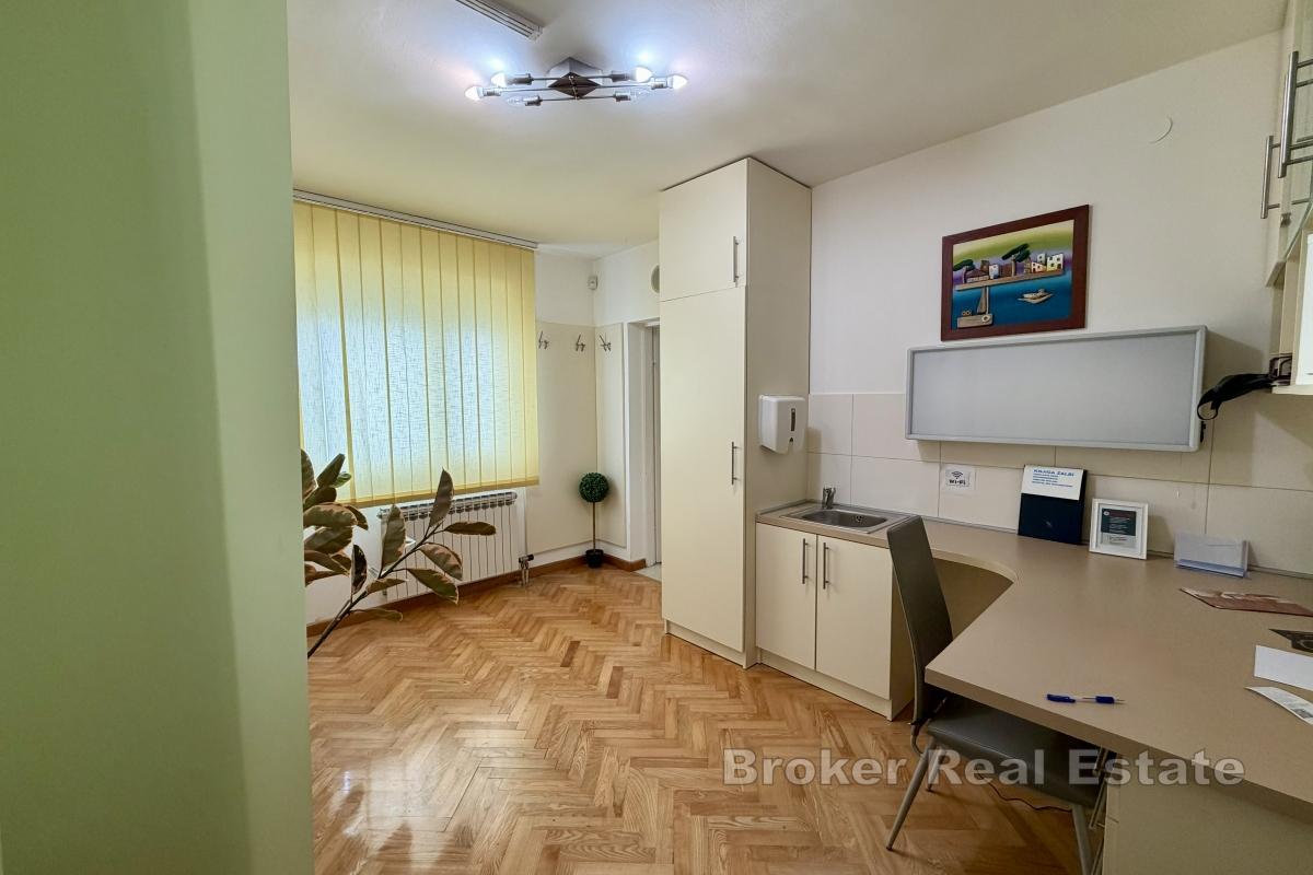 Großzügige Gewerbewohnung