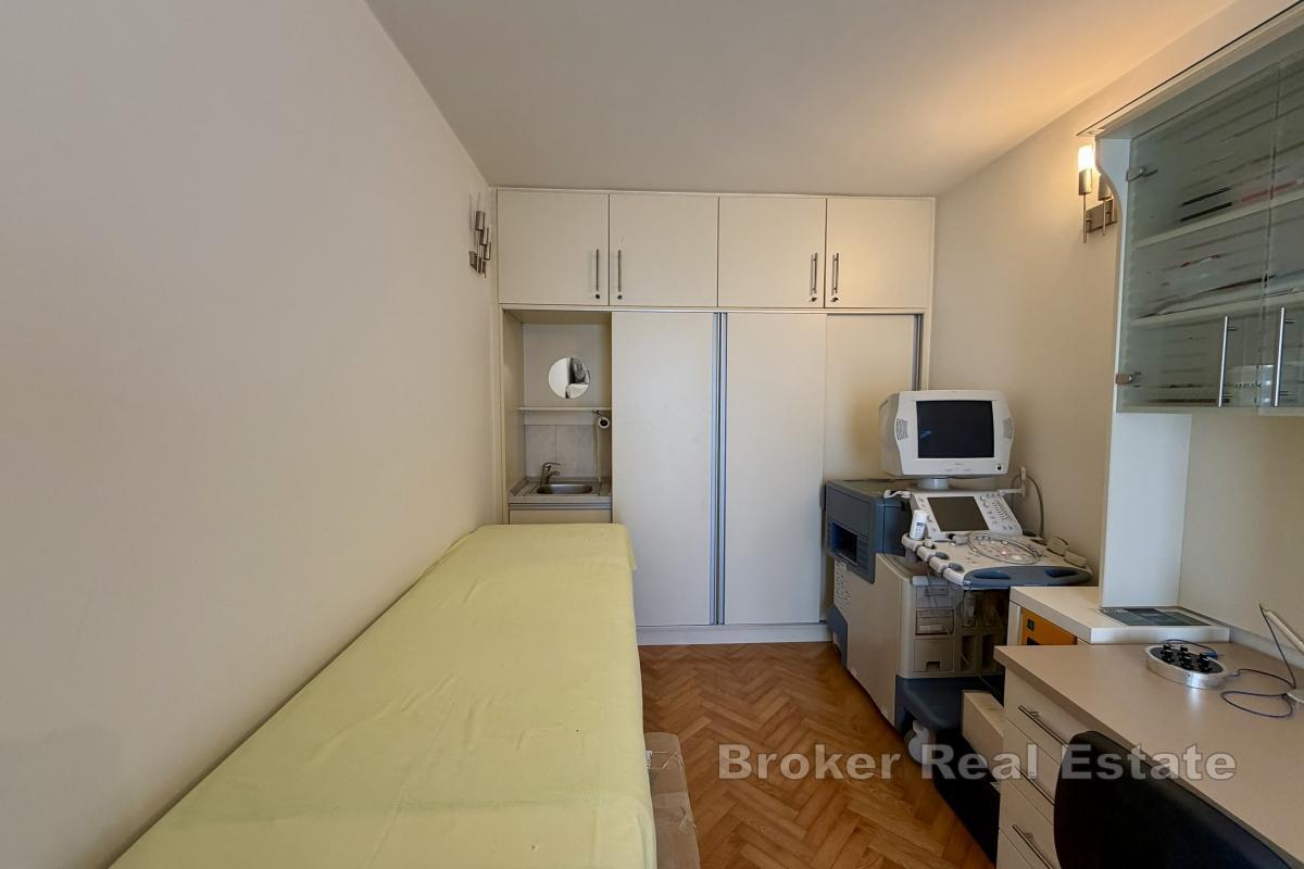 Großzügige Gewerbewohnung