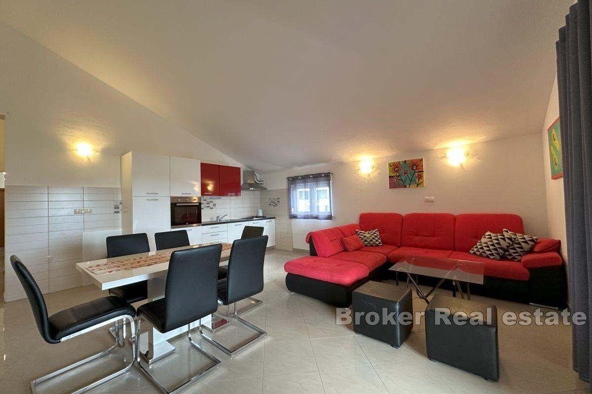 Apartament trzypokojowy z balkonem i widokiem na morze