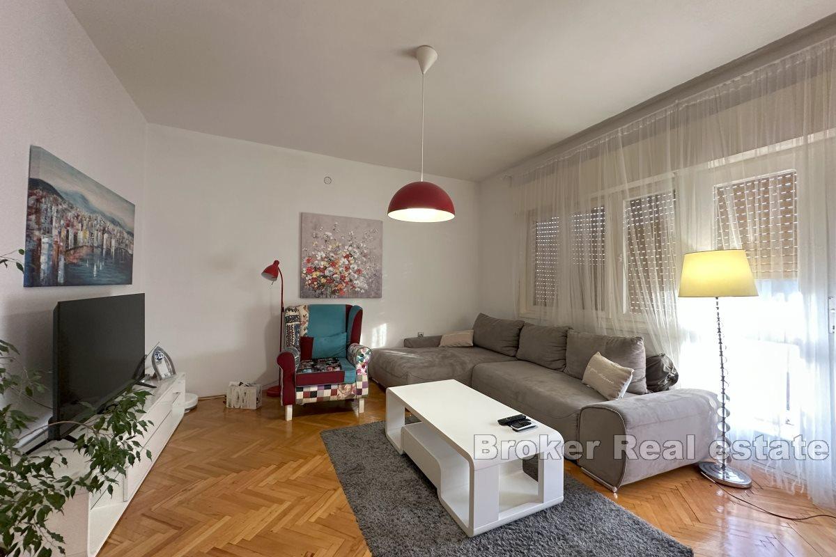 Un confortable appartement de trois chambres