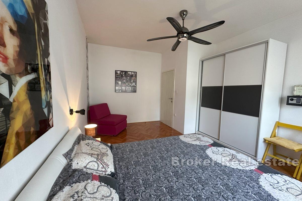 Un comodo appartamento con tre camere da letto