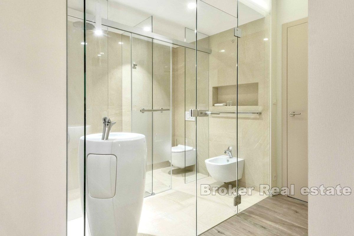 Luksusowy apartament w pierwszym rzędzie do morza