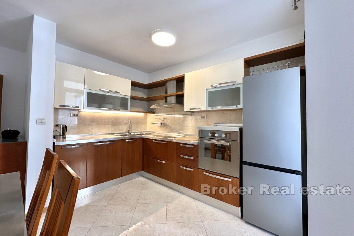 Spacieux appartement de trois chambres