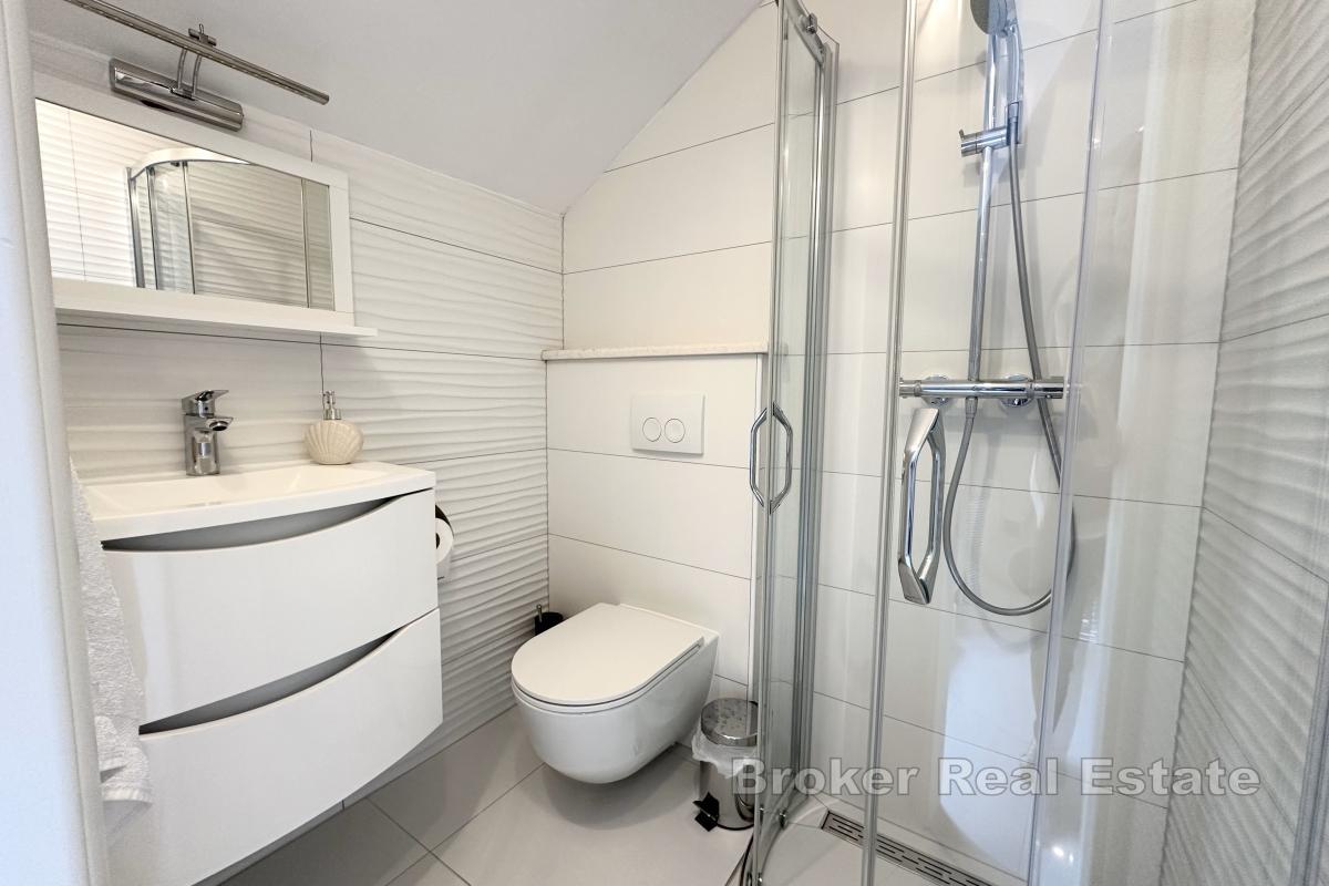 Kamena kuća u slikovitom mjestu