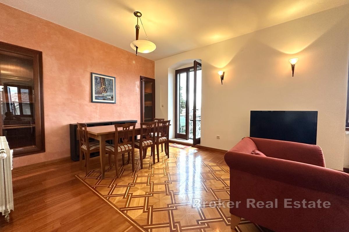 Elegante und geräumige Wohnung im Herzen der Stadt