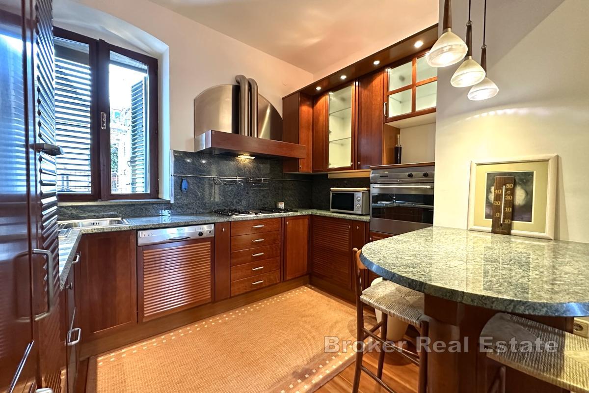 Elegante und geräumige Wohnung im Herzen der Stadt